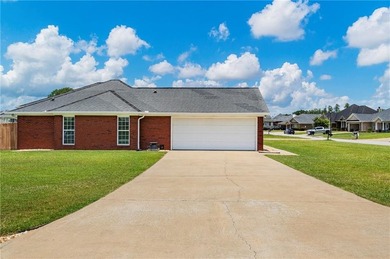 Welcome to Yorktown Subdivision! This beautiful 3-bedroom - photo 24
