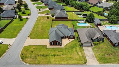 Welcome to Yorktown Subdivision! This beautiful 3-bedroom - photo 26
