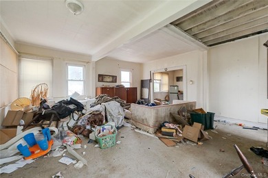 Three-bedroom bungalow with unfinished basement, large back yard - photo 5