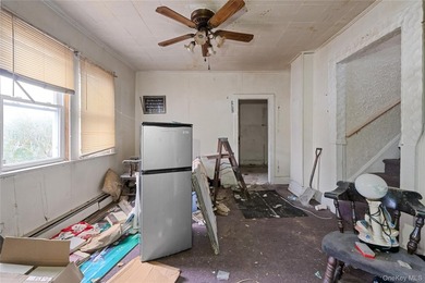 Three-bedroom bungalow with unfinished basement, large back yard - photo 8