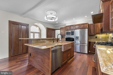 Nestled in the highly coveted Murray Hill neighborhood, one of - photo 4