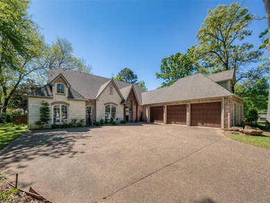 Discover the comfort of this exquisite four bedroom, three bath - photo 2