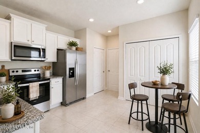 Desirable END-UNIT townhome and featuring 3 BEDROOMS, 2.5 BATHS - photo 4