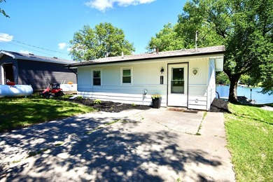 Lake life at its best! This completely remodeled - photo 1