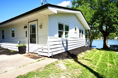 Lake life at its best! This completely remodeled - photo 3