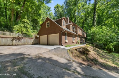 UT parents...your search is over! Nestled on a private wooded - photo 3
