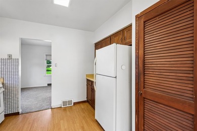 3-bedroom, 1-bath ranch home on a quiet street offering 1,070 sq - photo 6