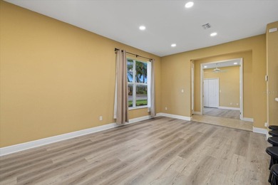 Welcome to this immaculate 3-bedroom, 2-bathroom home located in - photo 8