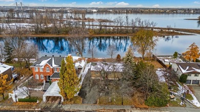 Lake Home For Sale in Montréal (Rivière-Des-Prairies/Pointe-Aux-Trembles, 