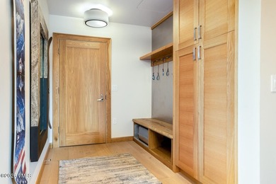 Riverfront Lodge #400 is a rare top-floor 3-bedroom residence - photo 18