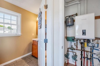 Welcome to this distinguished colonial residence tucked away in - photo 19