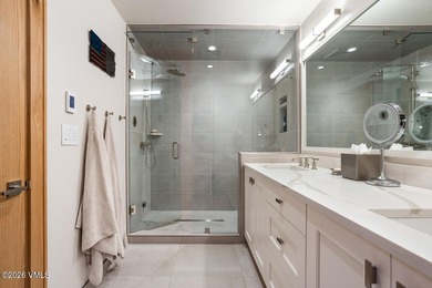 Riverfront Lodge #400 is a rare top-floor 3-bedroom residence - photo 23