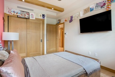 Riverfront Lodge #400 is a rare top-floor 3-bedroom residence - photo 27