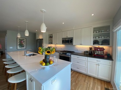Waterfront living designed for effortless coastal comfort - photo 8