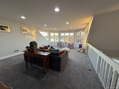 Waterfront living designed for effortless coastal comfort - photo 10