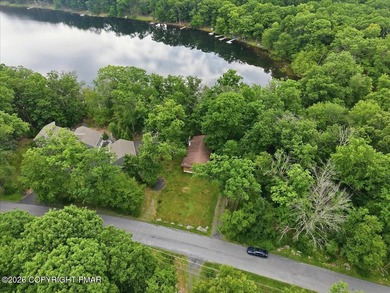 86 FEET OF GORGEOUS LAKEFRONT! -- the one thing no renovation - photo 8