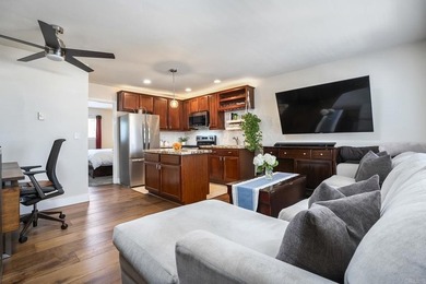 Lovely upgraded top-floor condo features an open floor plan - photo 12
