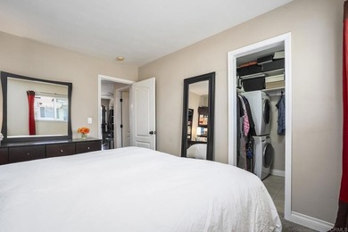 Lovely upgraded top-floor condo features an open floor plan - photo 15