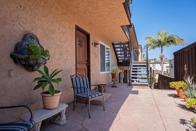 Lovely upgraded top-floor condo features an open floor plan - photo 18