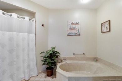 Beautiful first-floor villa in the highly desirable Montego Cove - photo 18