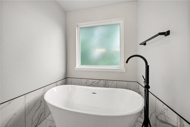 Welcome home to this beautifully updated 5-bedroom, 4-bath - photo 27