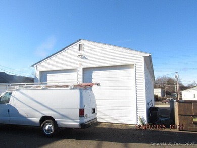 2 office buildings, heavy truck service garage with lift, 6 bay - photo 4