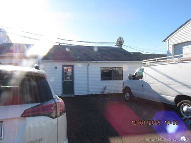 2 office buildings, heavy truck service garage with lift, 6 bay - photo 5