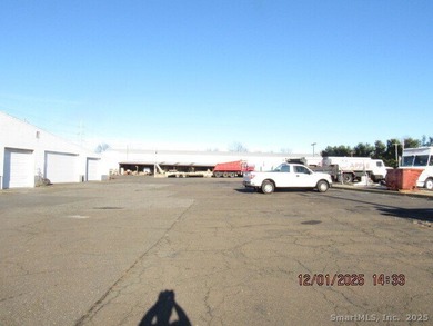 2 office buildings, heavy truck service garage with lift, 6 bay - photo 6