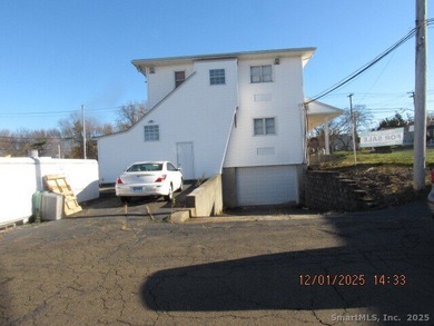 2 office buildings, heavy truck service garage with lift, 6 bay - photo 7