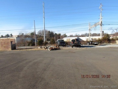 2 office buildings, heavy truck service garage with lift, 6 bay - photo 10