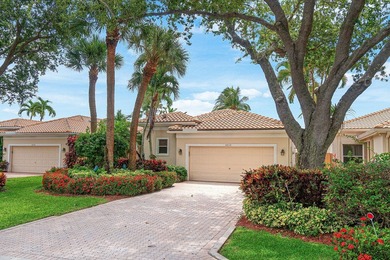 Desirable Devon model with 3 bedroom and 3 bathrooms. This open - photo 3