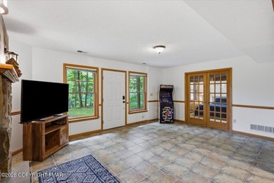 Large mountain lodge offering the perfect blend of four-season - photo 7
