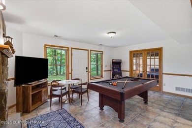 Large mountain lodge offering the perfect blend of four-season - photo 8