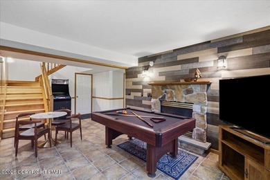 Large mountain lodge offering the perfect blend of four-season - photo 10