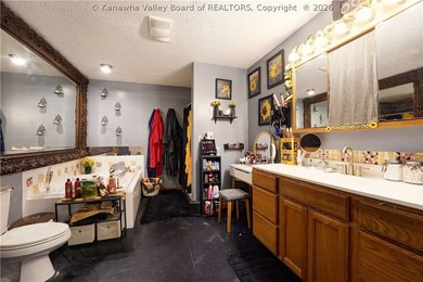 PEACEFUL, PRIVATE COUNTRY SETTING ON 1.2 ACRES IN POCA! THIS - photo 18