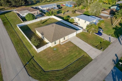 CBS Built in 2021 - 4-bedroom, 2-bath, 2-car garage FENCED YARD - photo 1