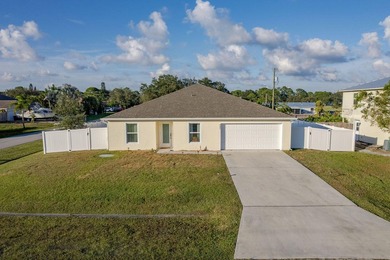 CBS Built in 2021 - 4-bedroom, 2-bath, 2-car garage FENCED YARD - photo 3