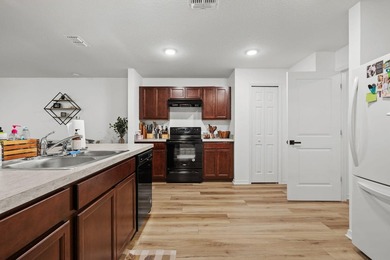 CBS Built in 2021 - 4-bedroom, 2-bath, 2-car garage FENCED YARD - photo 9