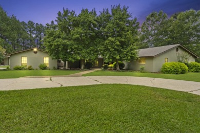 Lake Home For Sale in Hattiesburg, Mississippi