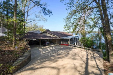 Nestled on the picturesque shores of Logan Martin Lake, this - photo 3