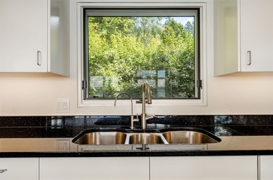 Simply Grand. This waterfront wonder is perched like an eagle - photo 17