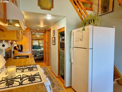 Ocean View Delight! Perched near the top of Whaleshead Beach - photo 29