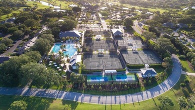Spacious lakefront golf villa with 3 bedrooms, 2.5 bathrooms - photo 38
