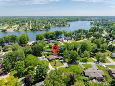 **OPEN HOUSE, Saturday, June 20th, 12-2** Step into a home that - photo 4