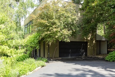 Simply Grand. This waterfront wonder is perched like an eagle - photo 46