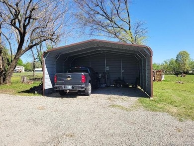 3BD/2BA double wide home on 2 nice lots and a community pond in - photo 4