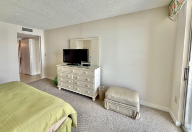 Nicely renovated two-bedroom, two-bathroom condo on the north