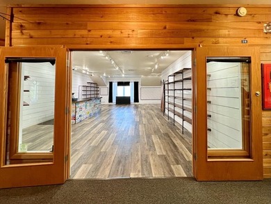 A low-cost entry into retail real estate in a proven tourist - photo 1