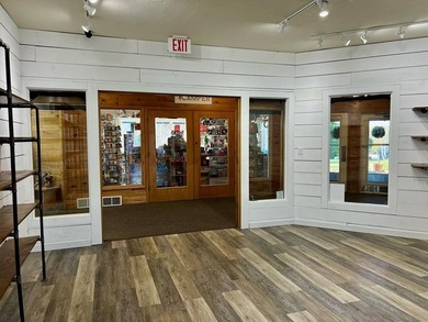 A low-cost entry into retail real estate in a proven tourist - photo 4