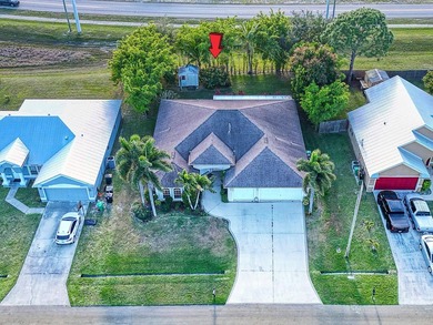 Spacious and well-designed 4-bedroom, 3-bath home with a 3-car - photo 4